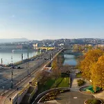 Διαμέρισμα Magical Danube View In A Spacious Two Bedroom Next To Parliament