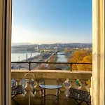 Magical Danube View In A Spacious Two Bedroom Next To Parliament Διαμέρισμα