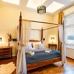 Magical Danube View In A Spacious Two Bedroom Next To Parliament Διαμέρισμα