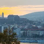 Magical Danube View In A Spacious Two Bedroom Next To Parliament Διαμέρισμα Βουδαπέστη