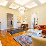 Διαμέρισμα Magical Danube View In A Spacious Two Bedroom Next To Parliament
