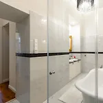 Διαμέρισμα Magical Danube View In A Spacious Two Bedroom Next To Parliament *