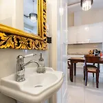Magical Danube View In A Spacious Two Bedroom Next To Parliament