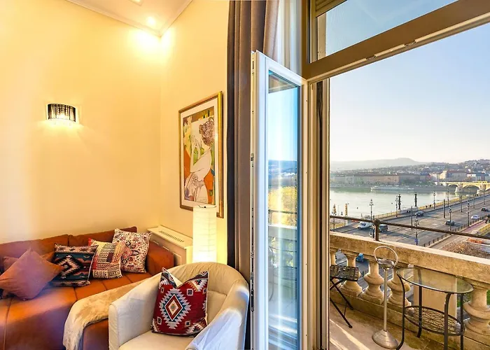 Διαμέρισμα Magical Danube View In A Spacious Two Bedroom Next To Parliament