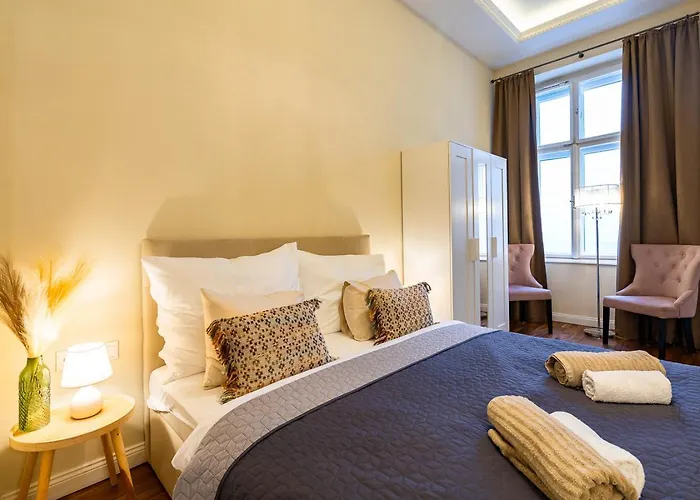 Magical Danube View In A Spacious Two Bedroom Next To Parliament