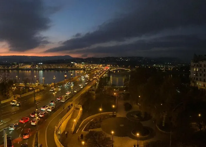 Magical Danube View In A Spacious Two Bedroom Next To Parliament Διαμέρισμα Βουδαπέστη