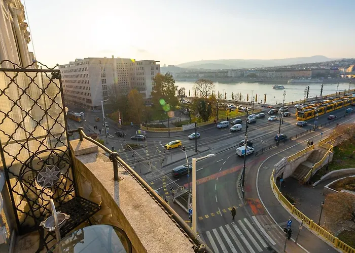 Διαμέρισμα Magical Danube View In A Spacious Two Bedroom Next To Parliament