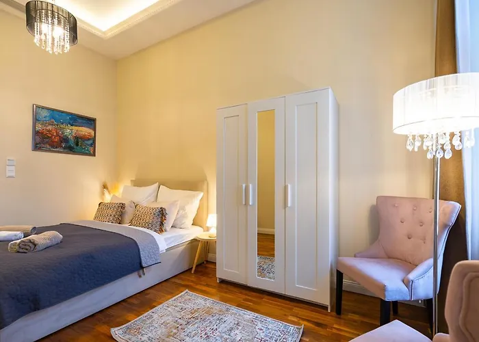 Διαμέρισμα Magical Danube View In A Spacious Two Bedroom Next To Parliament